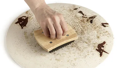 Method on How to Clean a Sticky Pizza Stone